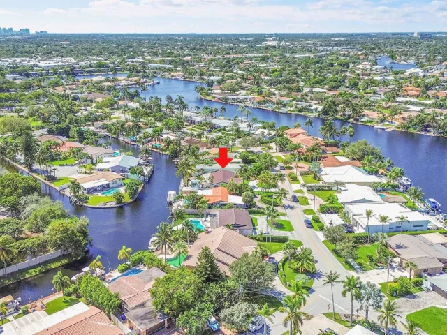 Продажа дома по адресу 1080 SE 9TH Avenue - фото 9268703