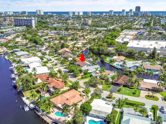 Продажа дома по адресу 1080 SE 9TH Avenue - фото 9268704