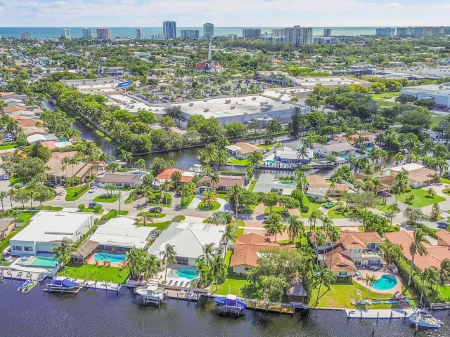 Продажа дома по адресу 1080 SE 9TH Avenue - фото 9268706