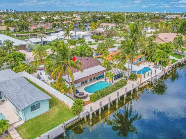 Продажа дома по адресу 1080 SE 9TH Avenue - фото 9268711