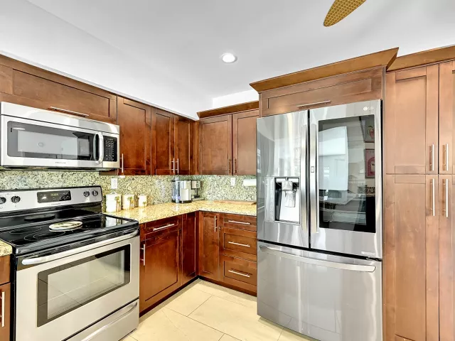 Продажа дома по адресу 1080 SE 9TH Avenue - фото 9268658