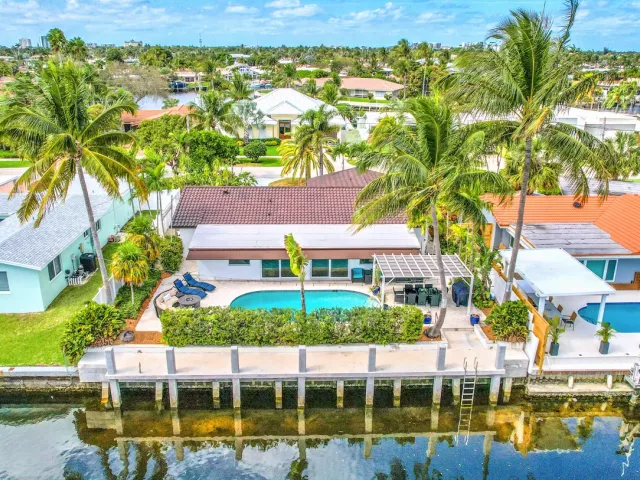 Продажа дома по адресу 1080 SE 9TH Avenue - фото 9268712