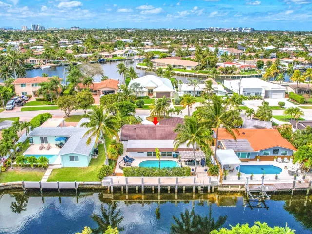 Продажа дома по адресу 1080 SE 9TH Avenue - фото 9268713