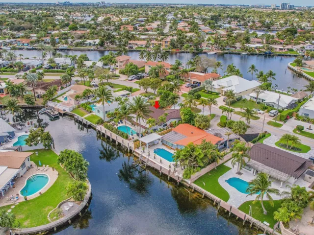 Продажа дома по адресу 1080 SE 9TH Avenue - фото 9268715