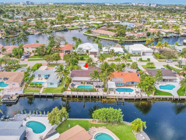 Продажа дома по адресу 1080 SE 9TH Avenue - фото 9268716