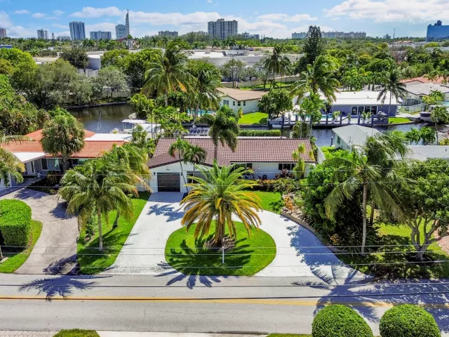 Продажа дома по адресу 1080 SE 9TH Avenue - фото 9268718