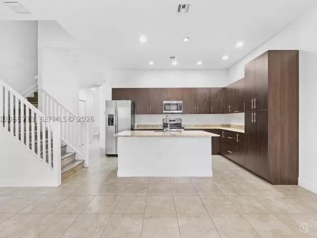 Продажа дома по адресу 1732 NW 124th Pl - фото 8898069