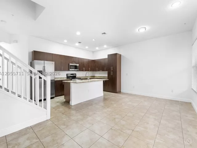 Продажа дома по адресу 1732 NW 124th Pl - фото 8898070