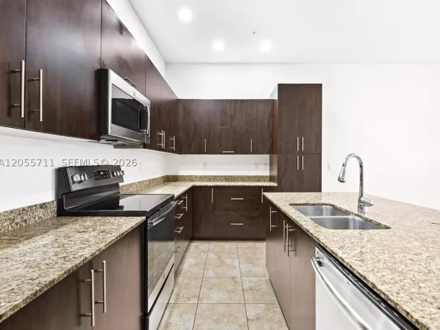 Продажа дома по адресу 1732 NW 124th Pl - фото 8898071