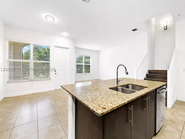 Продажа дома по адресу 1732 NW 124th Pl - фото 8898074