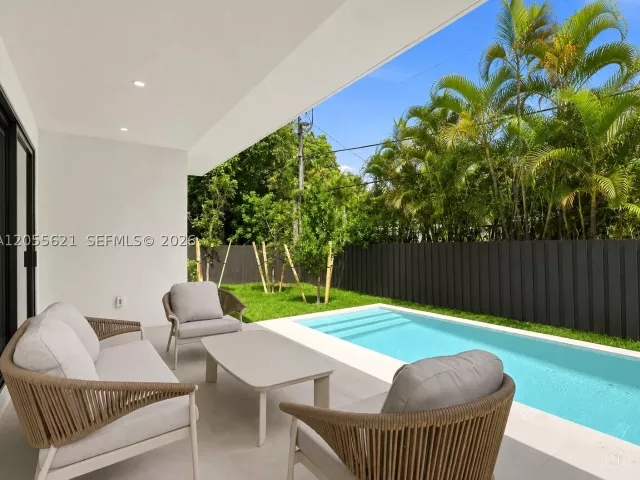 Продажа дома по адресу 1621 SW 11th Ter - фото 9196817