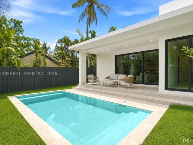 Продажа дома по адресу 1621 SW 11th Ter - фото 9196818