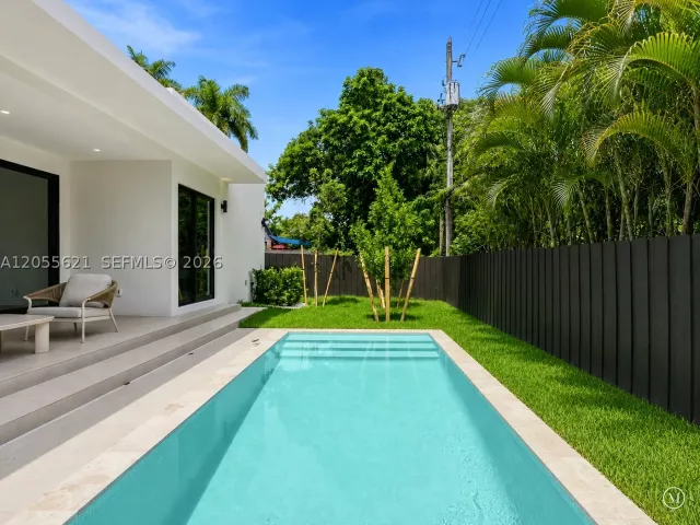 Продажа дома по адресу 1621 SW 11th Ter - фото 9196820