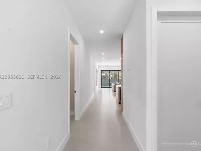 Продажа дома по адресу 1621 SW 11th Ter - фото 9196822