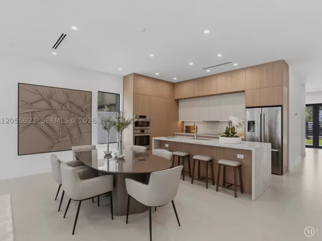 Продажа дома по адресу 1621 SW 11th Ter - фото 9196798