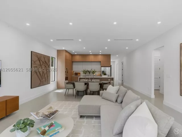 Продажа дома по адресу 1621 SW 11th Ter - фото 9196839