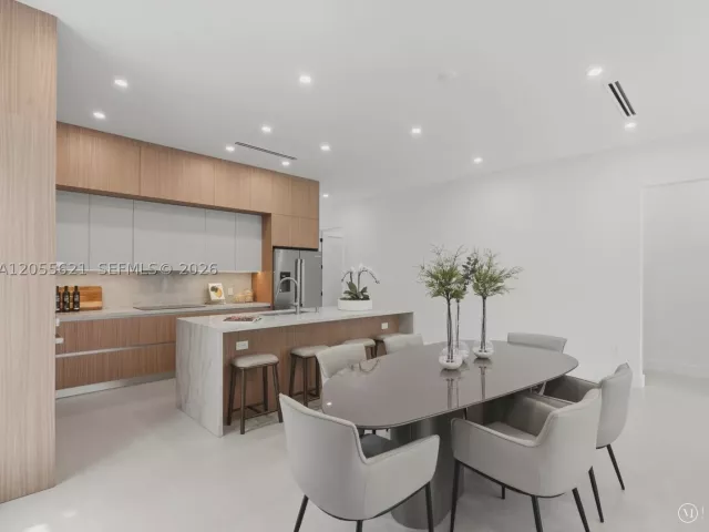 Продажа дома по адресу 1621 SW 11th Ter - фото 9196849