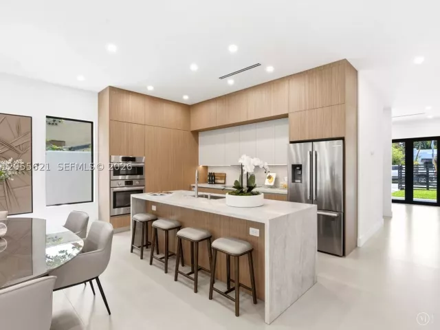 Продажа дома по адресу 1621 SW 11th Ter - фото 9196850