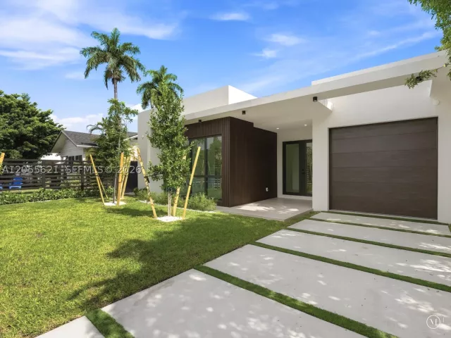 Продажа дома по адресу 1621 SW 11th Ter - фото 9196800