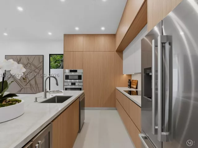 Продажа дома по адресу 1621 SW 11th Ter - фото 9196854