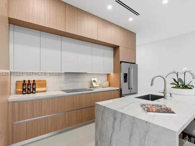 Продажа дома по адресу 1621 SW 11th Ter - фото 9196856