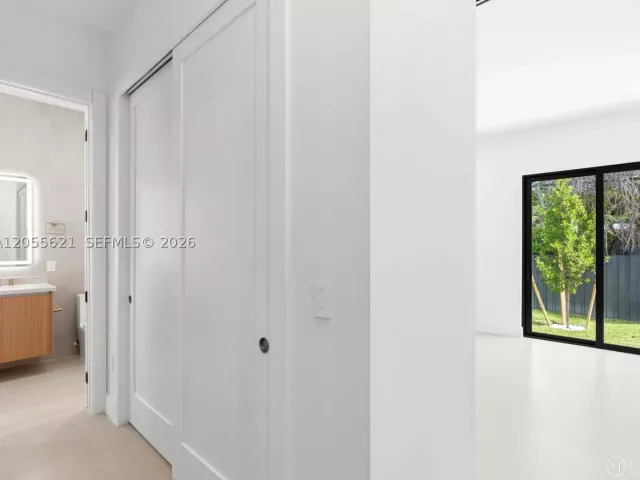 Продажа дома по адресу 1621 SW 11th Ter - фото 9196866