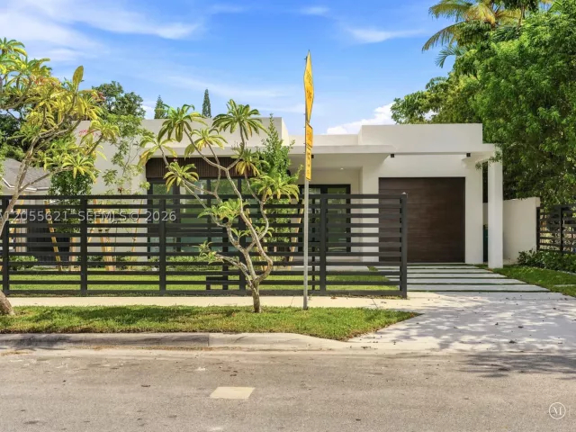 Продажа дома по адресу 1621 SW 11th Ter - фото 9196802