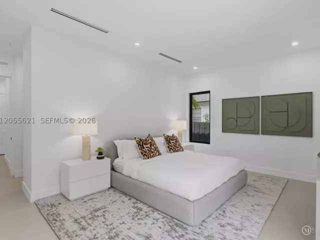 Продажа дома по адресу 1621 SW 11th Ter - фото 9196872
