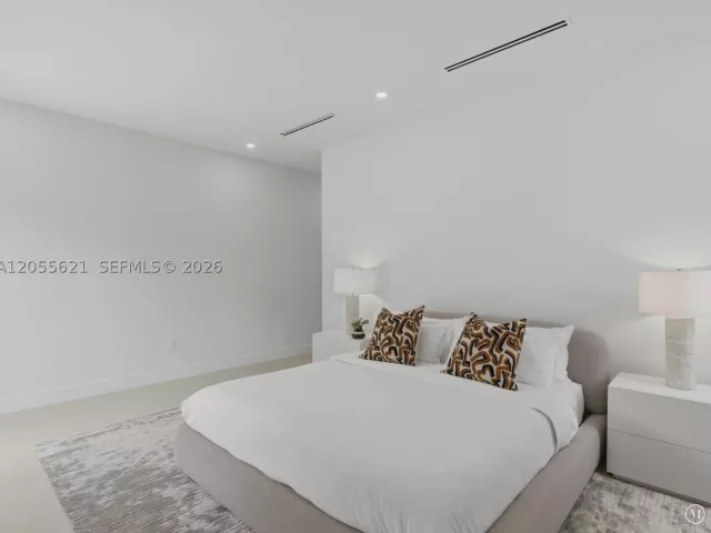 Продажа дома по адресу 1621 SW 11th Ter - фото 9196874
