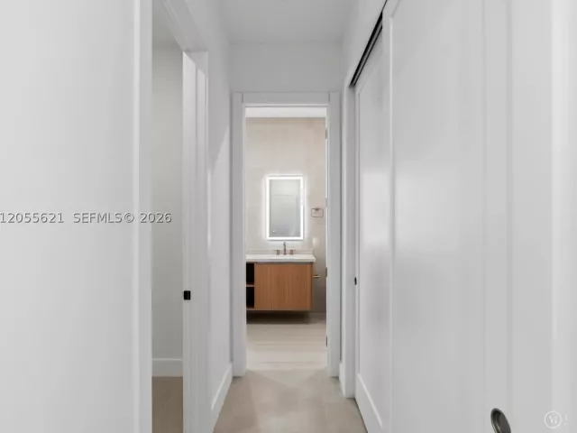 Продажа дома по адресу 1621 SW 11th Ter - фото 9196877