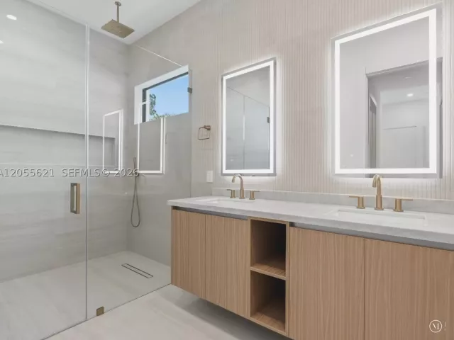 Продажа дома по адресу 1621 SW 11th Ter - фото 9196881