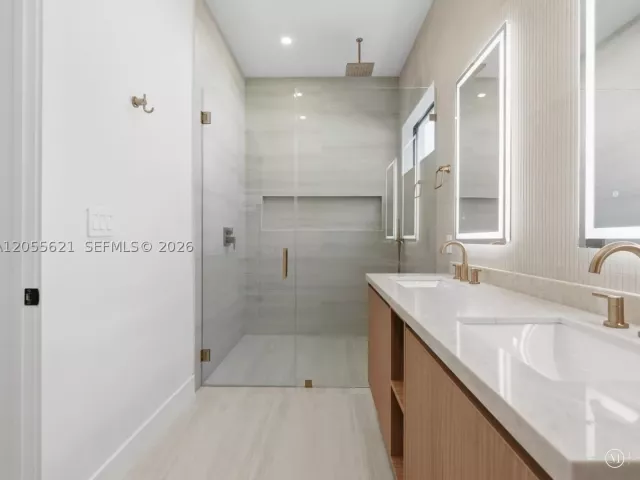 Продажа дома по адресу 1621 SW 11th Ter - фото 9196883