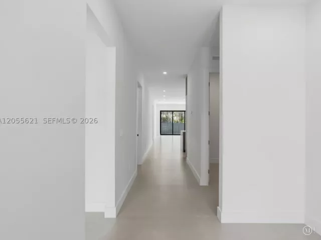 Продажа дома по адресу 1621 SW 11th Ter - фото 9196926