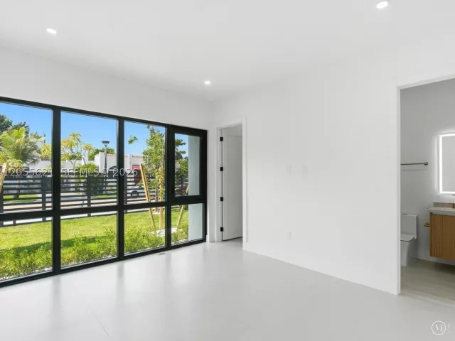 Продажа дома по адресу 1621 SW 11th Ter - фото 9196928