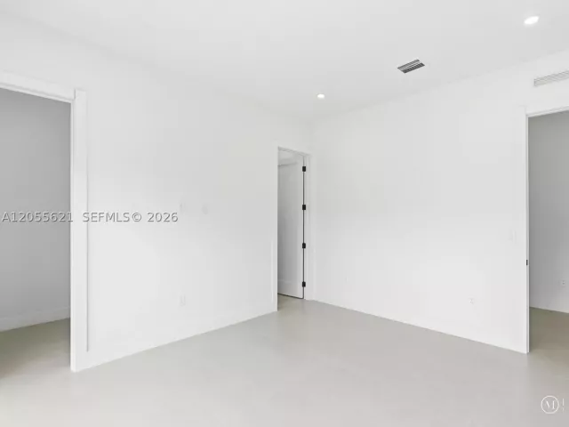 Продажа дома по адресу 1621 SW 11th Ter - фото 9196930