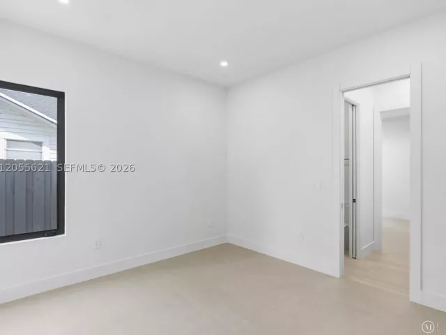 Продажа дома по адресу 1621 SW 11th Ter - фото 9196934