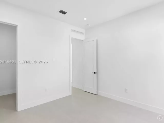Продажа дома по адресу 1621 SW 11th Ter - фото 9196935