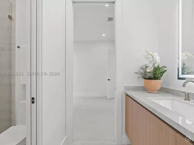 Продажа дома по адресу 1621 SW 11th Ter - фото 9196936