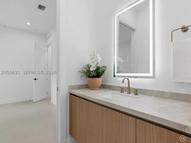 Продажа дома по адресу 1621 SW 11th Ter - фото 9196937