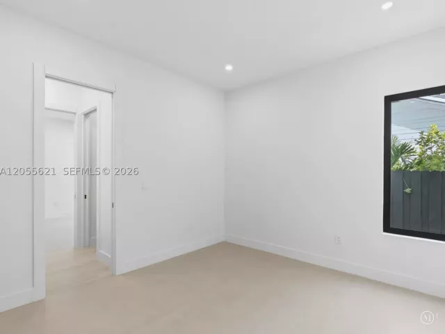 Продажа дома по адресу 1621 SW 11th Ter - фото 9196944