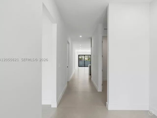 Продажа дома по адресу 1621 SW 11th Ter - фото 9196946