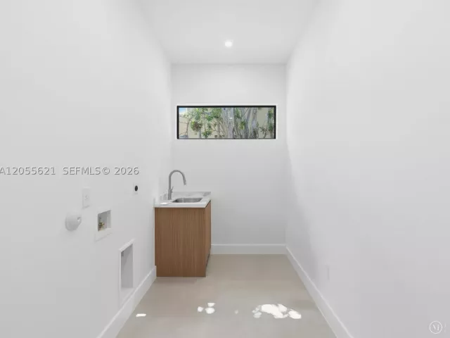Продажа дома по адресу 1621 SW 11th Ter - фото 9196948