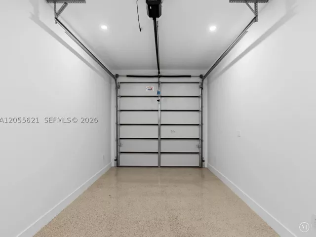 Продажа дома по адресу 1621 SW 11th Ter - фото 9196950