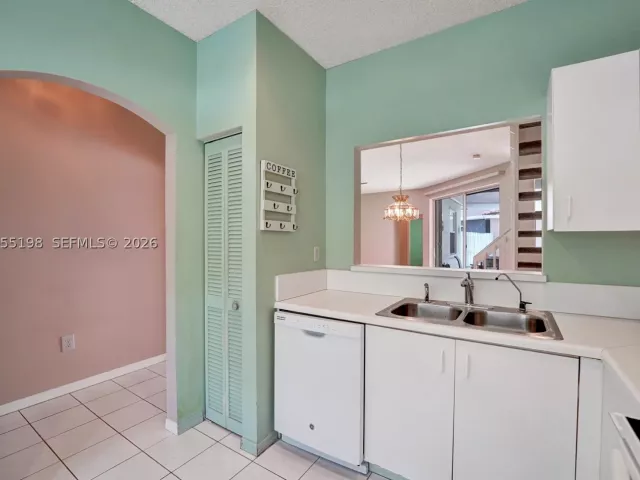 Продажа дома по адресу 4025 Fern Forest Rd - фото 9264809