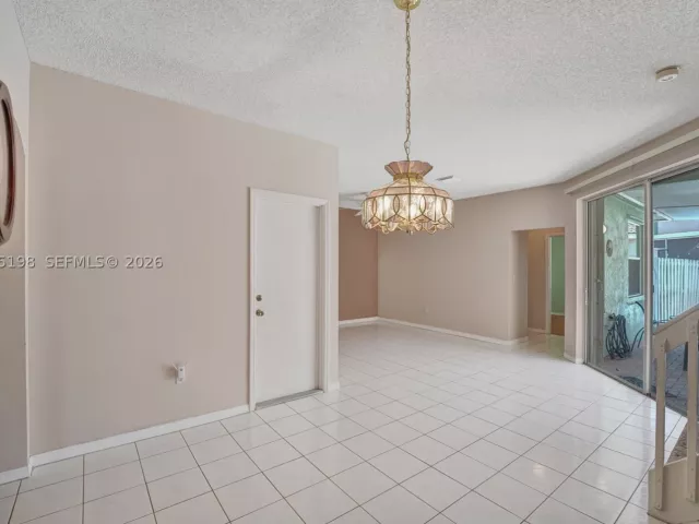 Продажа дома по адресу 4025 Fern Forest Rd - фото 9264820