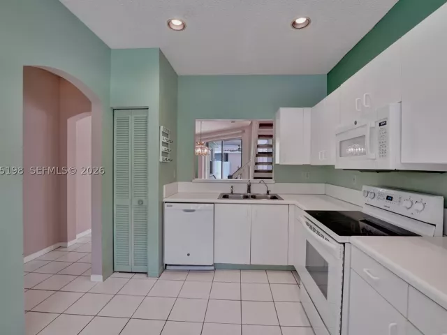 Продажа дома по адресу 4025 Fern Forest Rd - фото 9264795