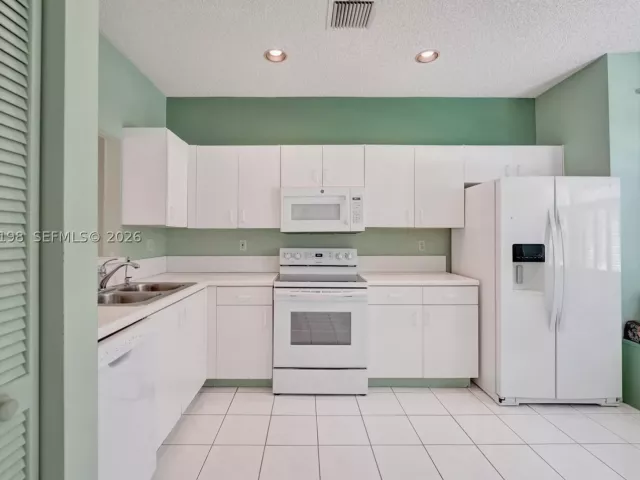 Продажа дома по адресу 4025 Fern Forest Rd - фото 9264797