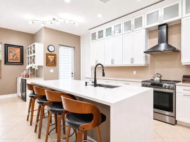 Продажа дома по адресу 1505 SW 23RD Street - фото 8898035