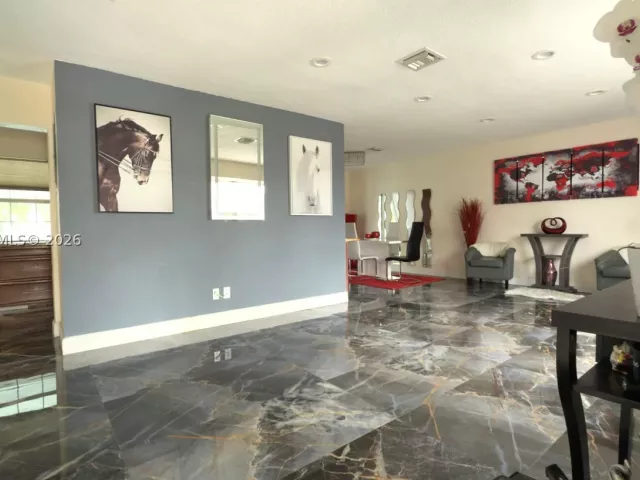 Продажа дома по адресу 7400 NW 1st Ct - фото 8898394