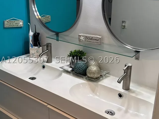 Продажа дома по адресу 7400 NW 1st Ct - фото 8898397